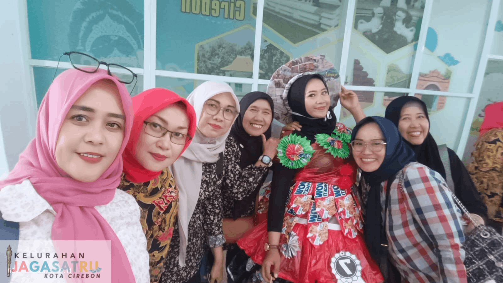 Pokja III PKK Kelurahan Jagasatru Mengikuti Lomba Pemanfaatan Limbah pada Rangkaian HKG PKK  di Setda Kota Cirebon