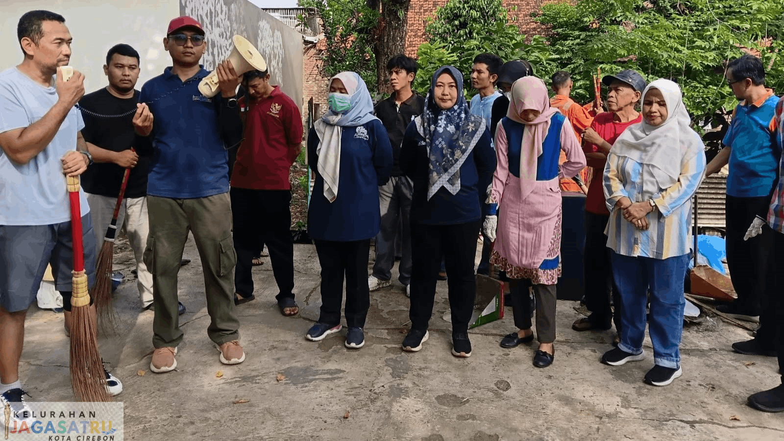 Gerak Cepat Lawan DBD: Kerja Bakti Serentak RW 04 Kelurahan Jagasatru