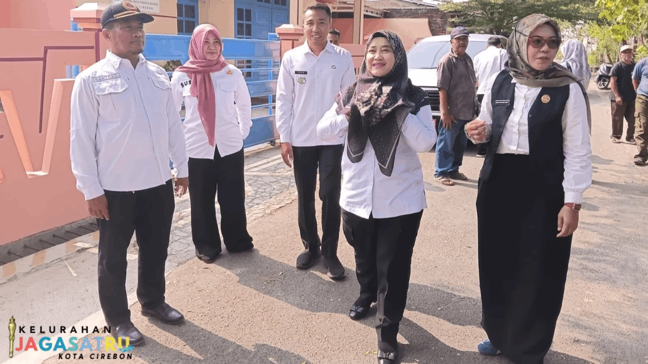 Pembagian Pangan Bergizi dan Kegiatan Panen serta Penanaman Sayuran Bersama Masyarakat Kelurahan Jagasatru